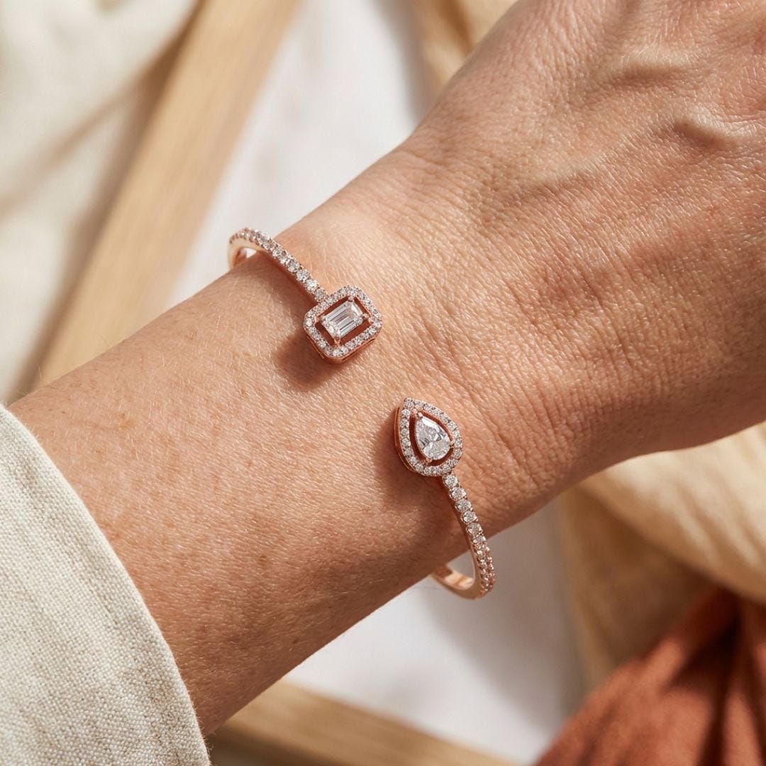 Bracciale Rigido Aperto Dorato a Due Pietre