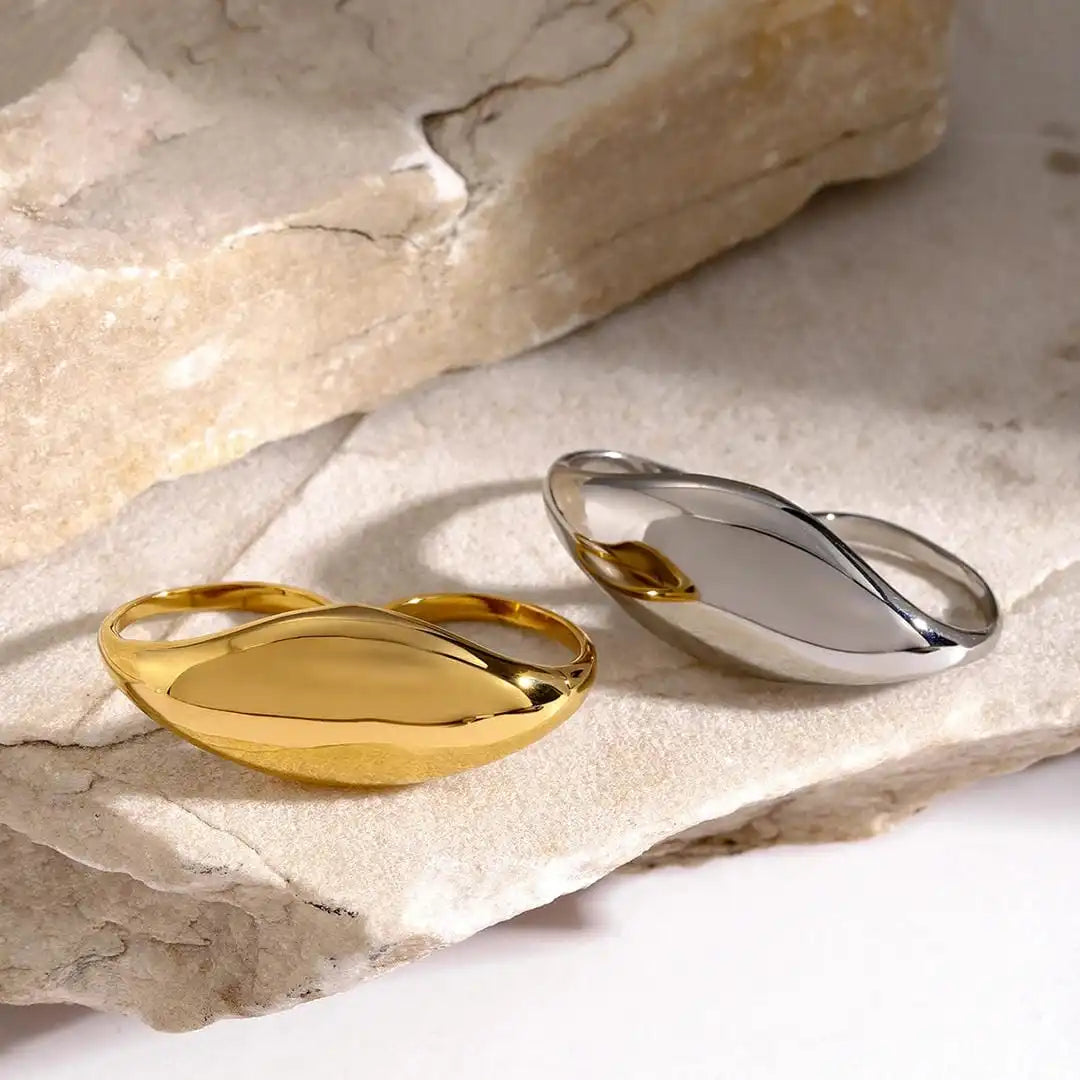 Anello Doppio Dorato Senza Tempo