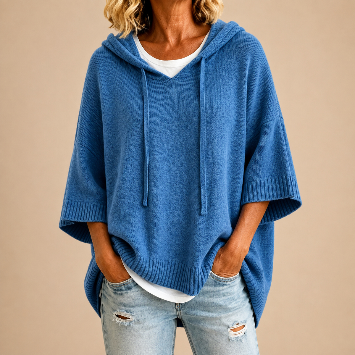 Oriana | Poncho in maglia con cappuccio e manica a tre quarti