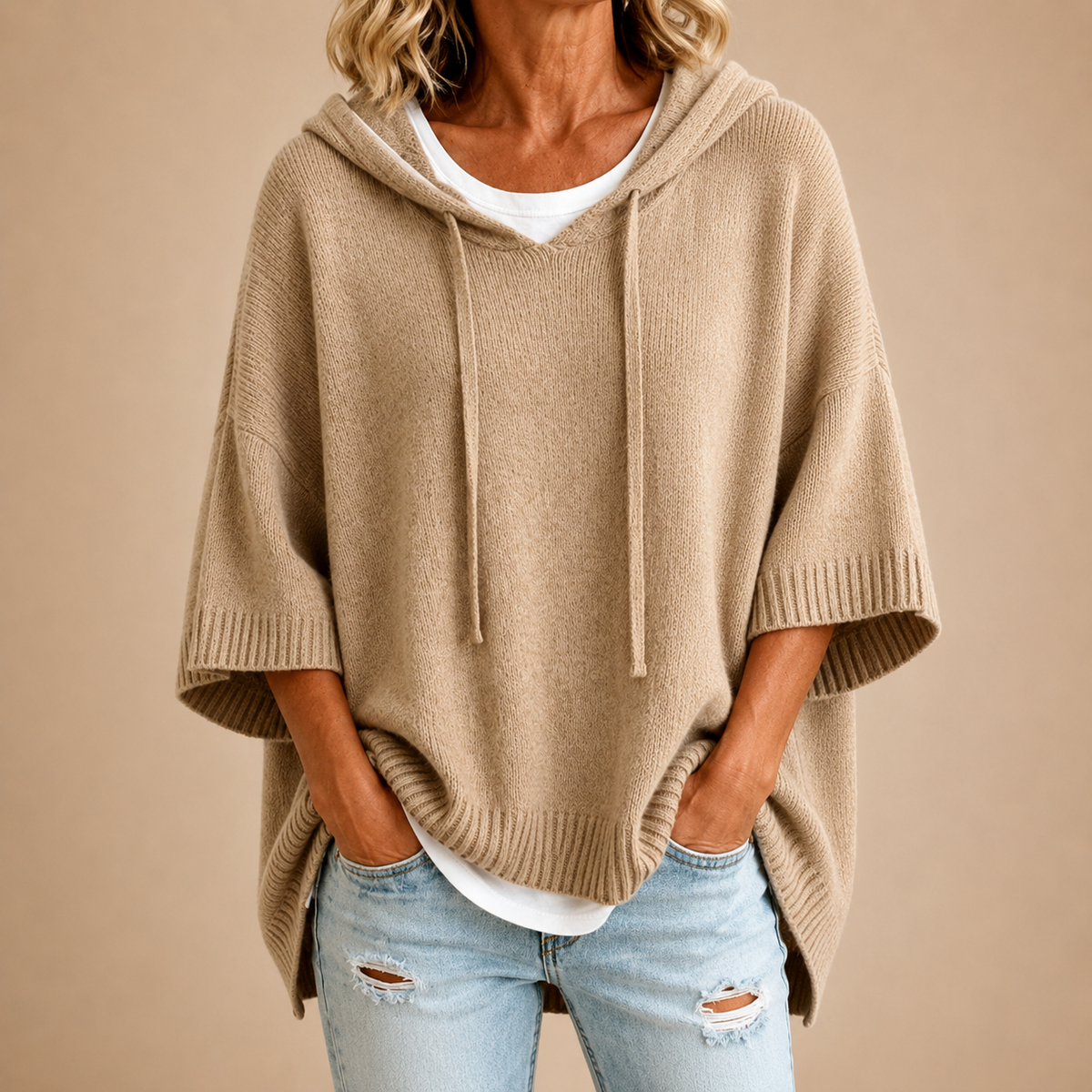Oriana | Poncho in maglia con cappuccio e manica a tre quarti