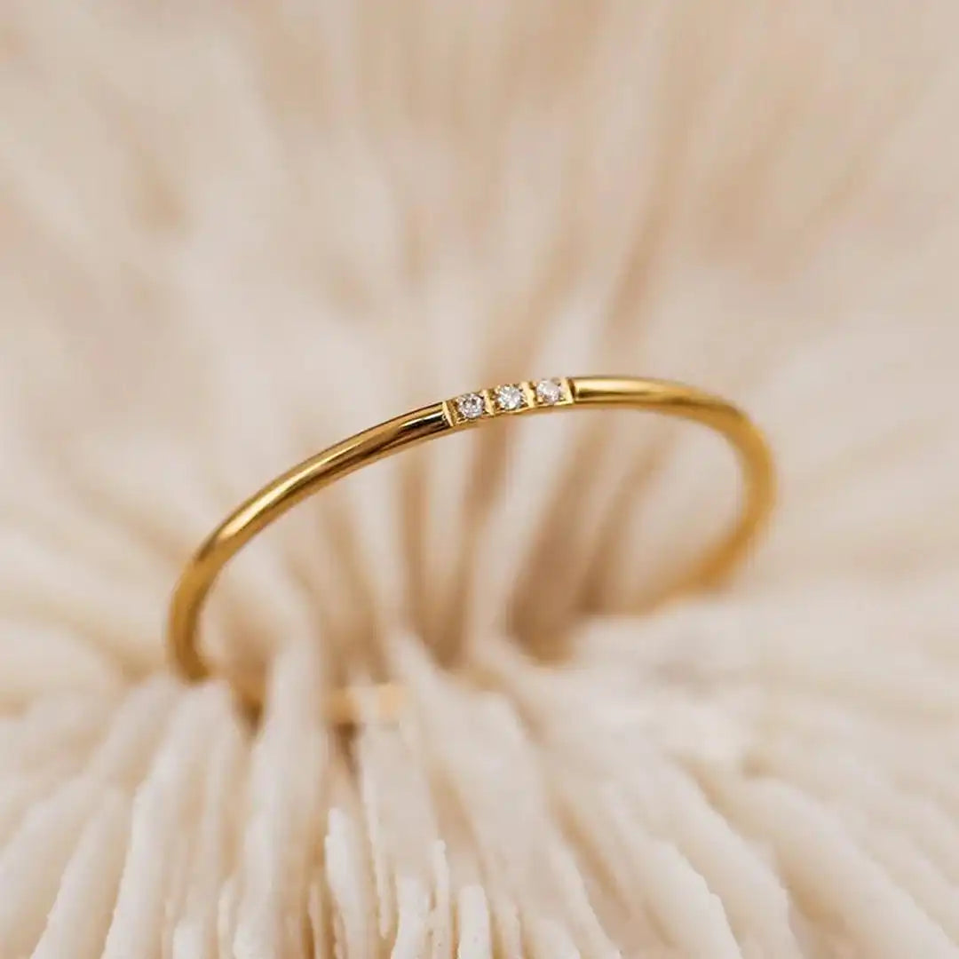 Anello Stacking Tre Pietre Delicato