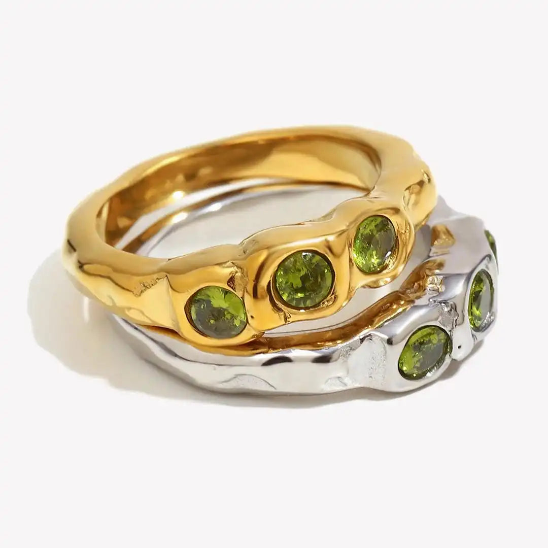 Anello Vintage Dorato con Gemme Incastonate