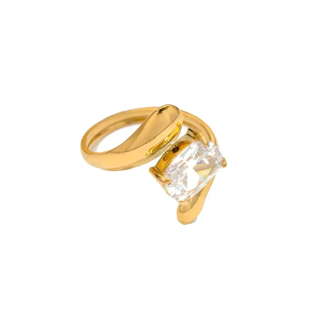 Anello Zirconia Goccia d'Acqua Dorato Senza Tempo