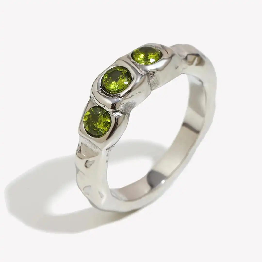 Anello Vintage Dorato con Gemme Incastonate