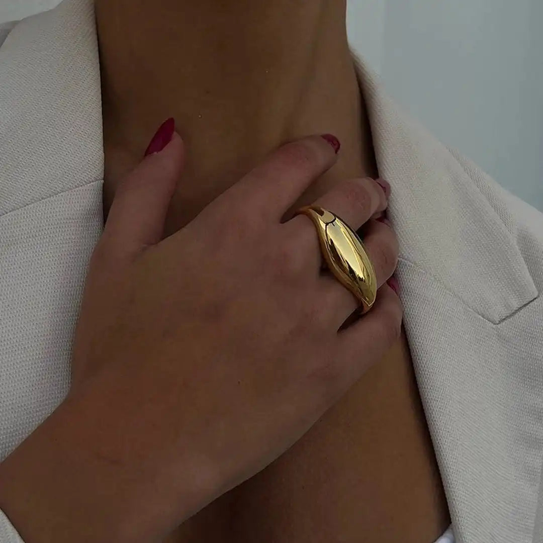 Anello Doppio Dorato Senza Tempo