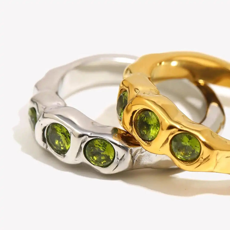 Anello Vintage Dorato con Gemme Incastonate
