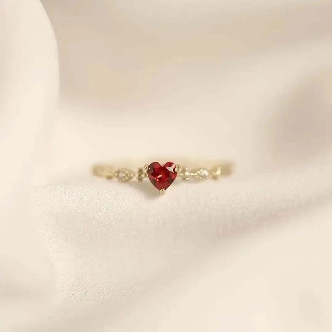Anello a Fascia Heartstone con Accenti Marquise