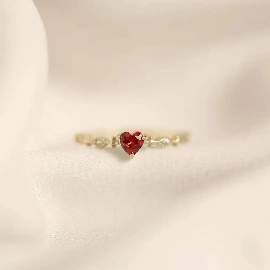 Anello a Fascia Heartstone con Accenti Marquise