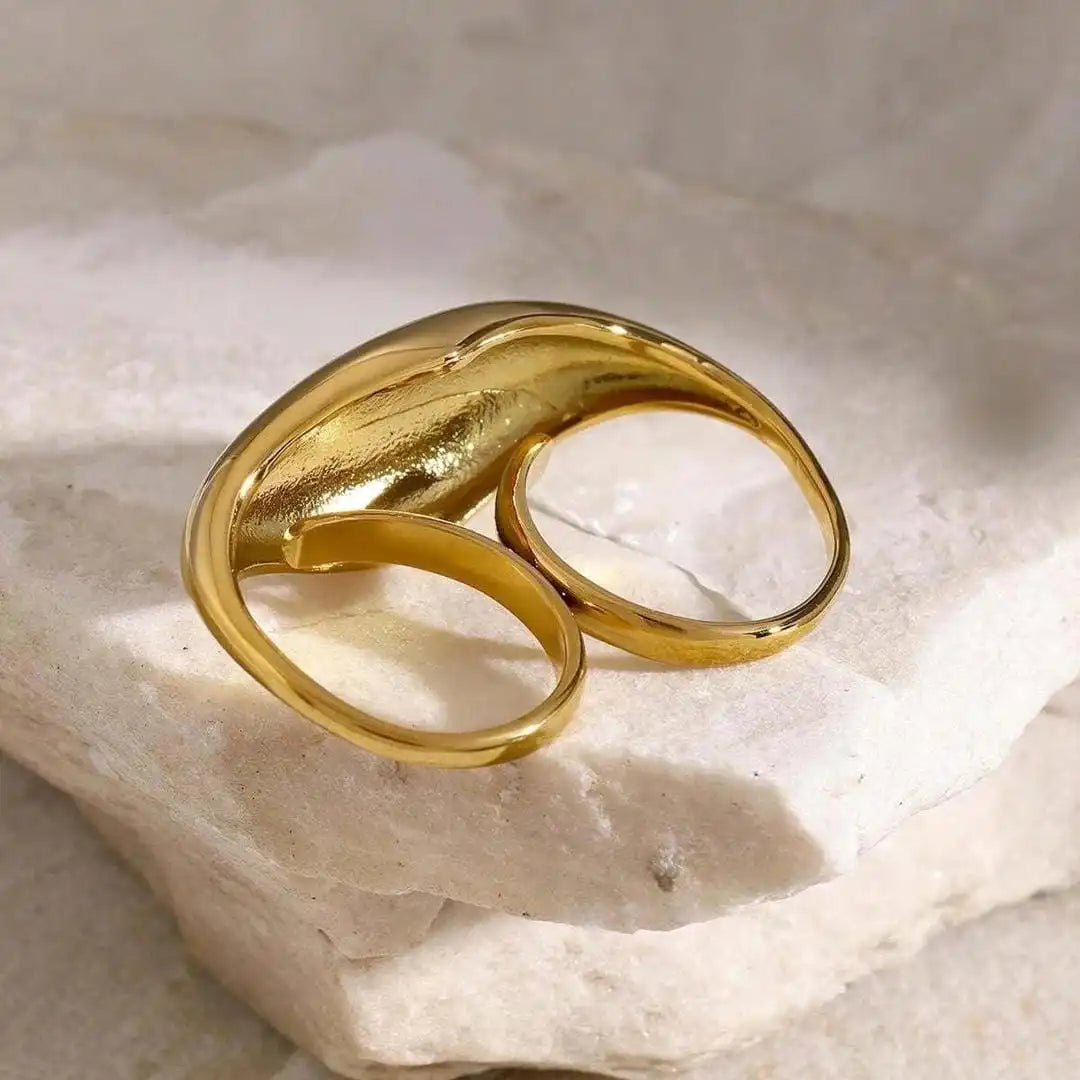 Anello Doppio Dorato Senza Tempo